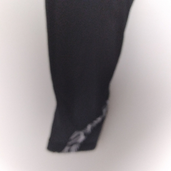 Lululemon Black and White Inspire Cropped Leggings Size 4 - Picture 5 of 9